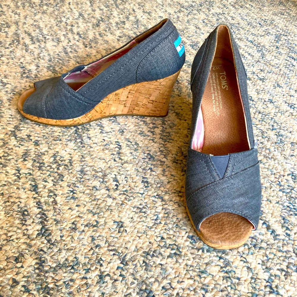 Toms cork wedge heel. Blue denim fabric, with a slight shimmer. EUC.